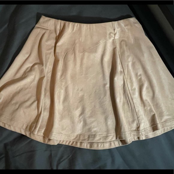 Blush pink suede skirt, forever 21 size M - Picture 3 of 3